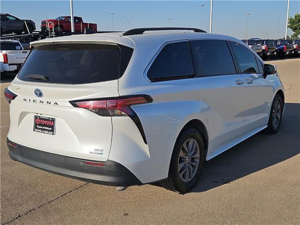 Used 2022 Toyota Sienna XLE Van Passenger Van