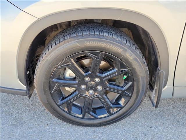 2024 Toyota Highlander LE photo 2