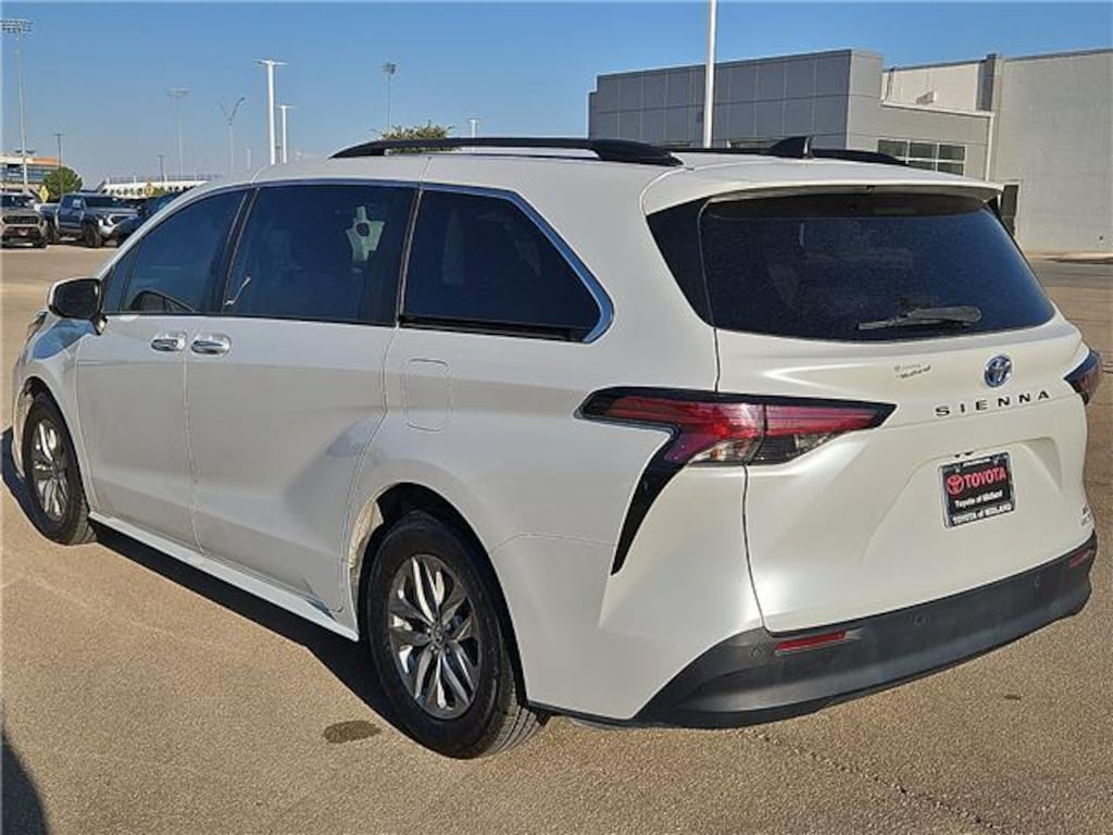 Used 2022 Toyota Sienna XLE Van Passenger Van