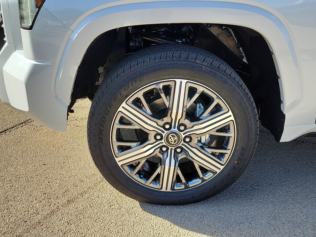 New 2026 Toyota Tundra Hybrid Capstone 4x4 Crewmax 5.5 ft. box 145.7 in. WB CrewMax