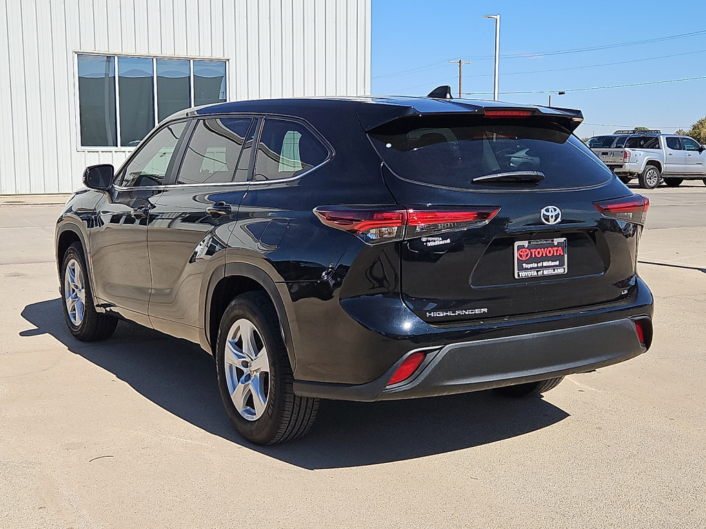 Used 2025 Toyota Highlander LE SUV