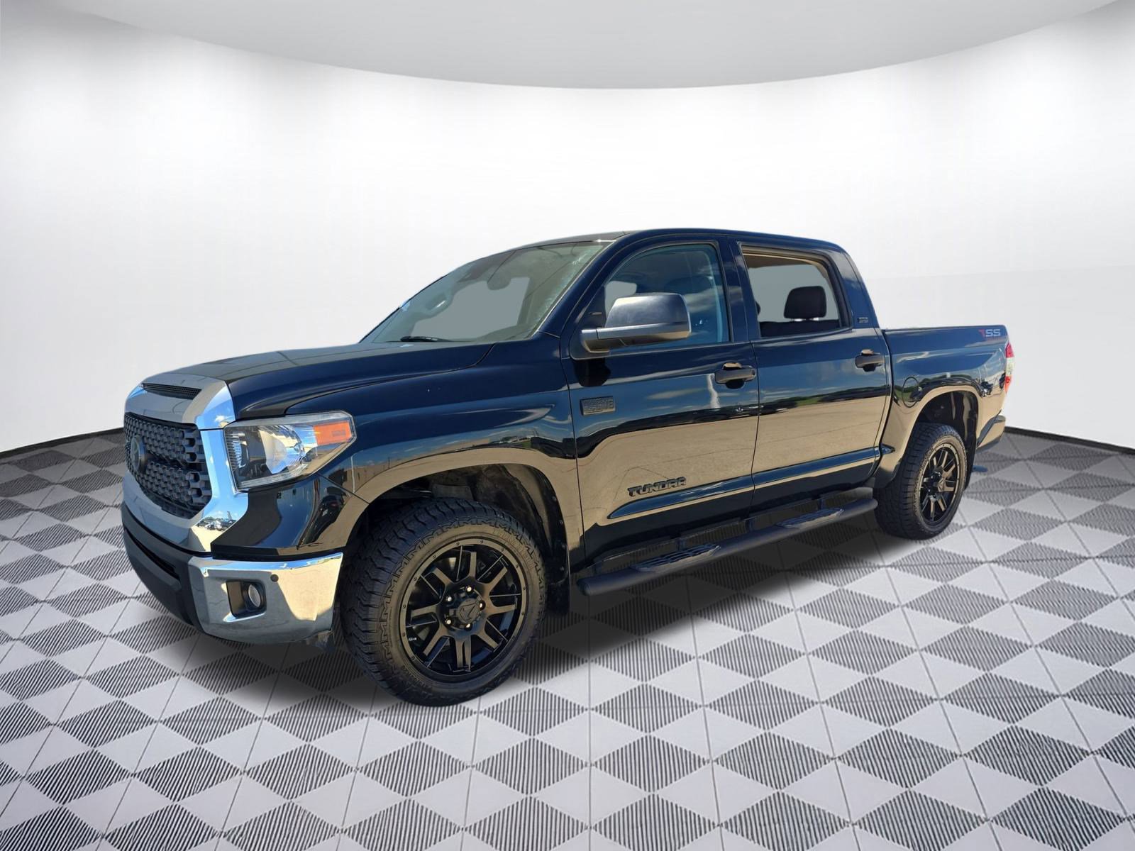 2021 Toyota Tundra SR5 CrewMax photo 2