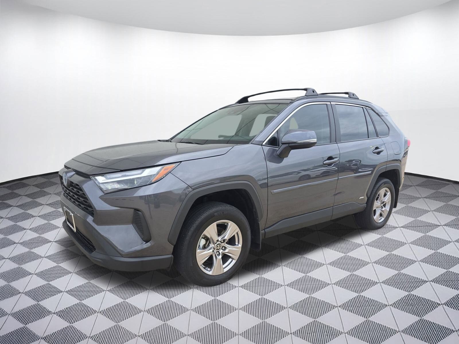 2024 Toyota RAV4 Hybrid XLE photo 2