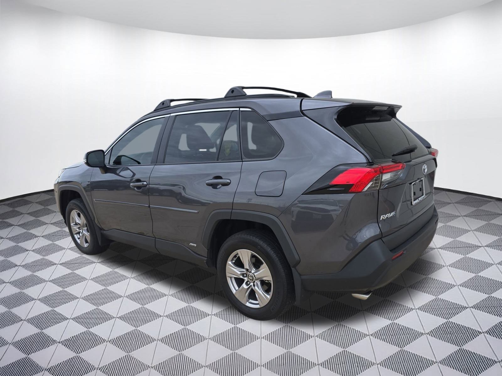 2024 Toyota RAV4 Hybrid XLE photo 3