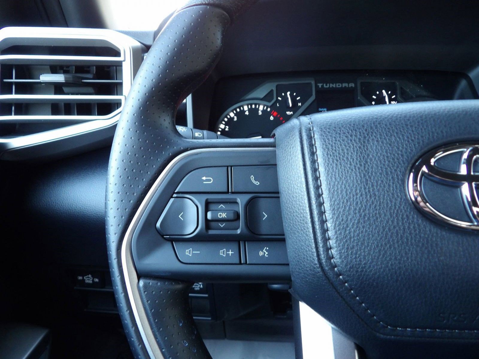 2025 Toyota Tundra SR5 - Photo 14