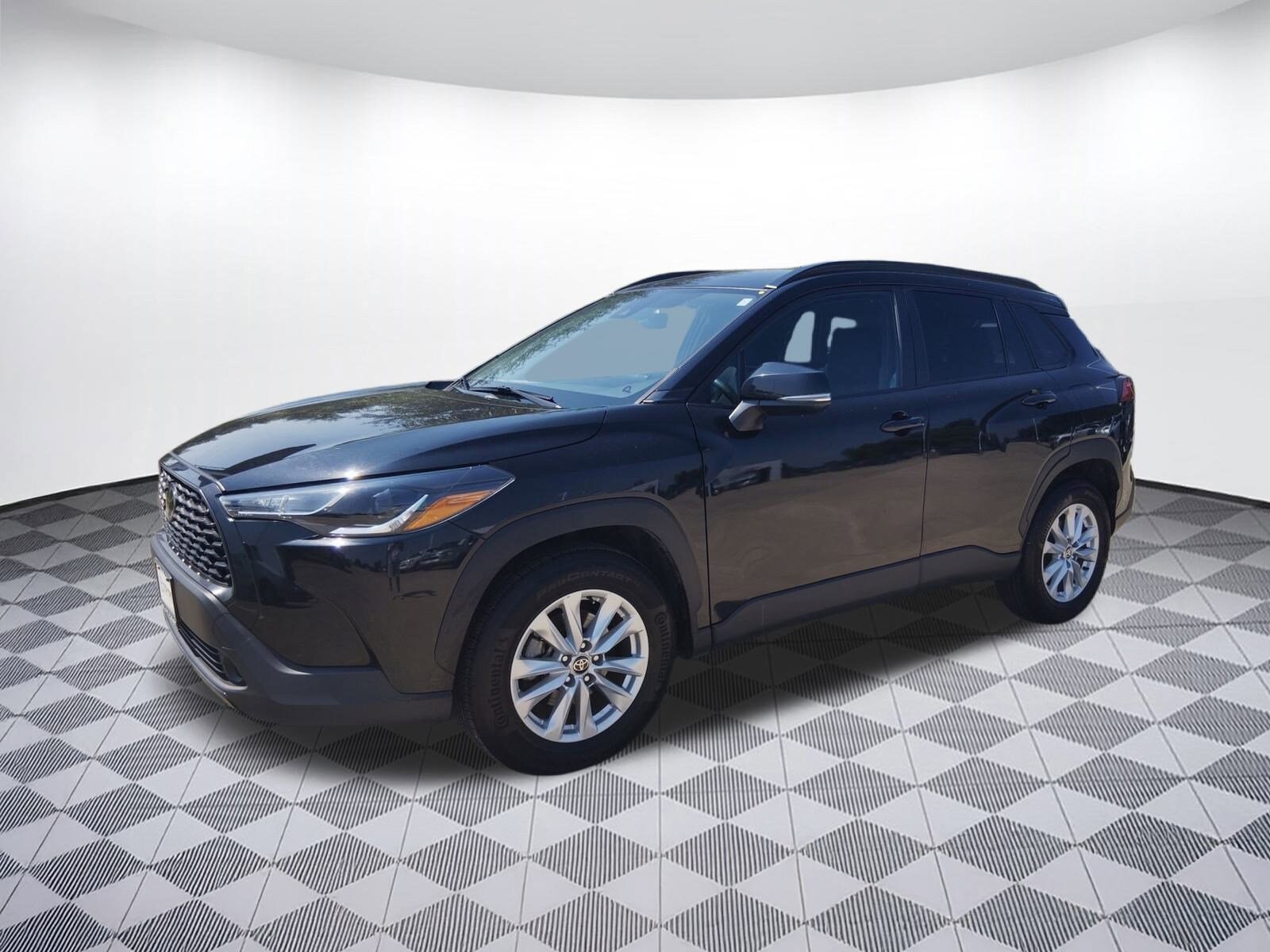 2022 Toyota Corolla Cross LE photo 2