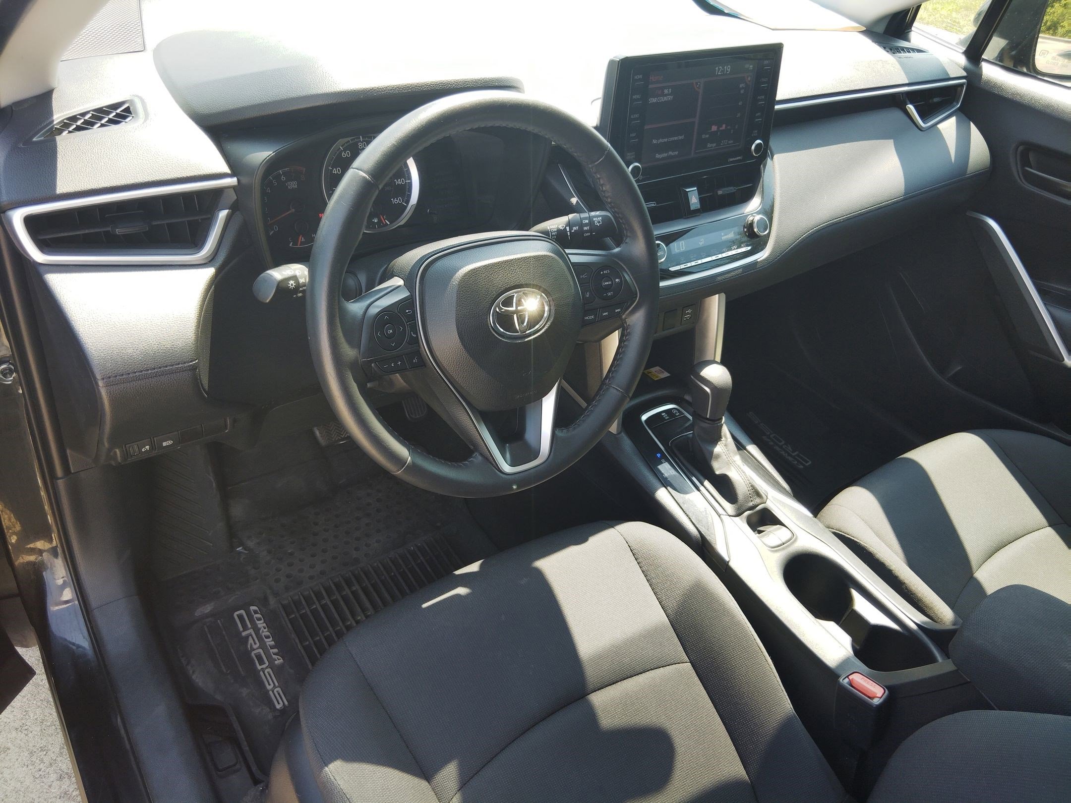 2022 Toyota Corolla Cross LE photo 4