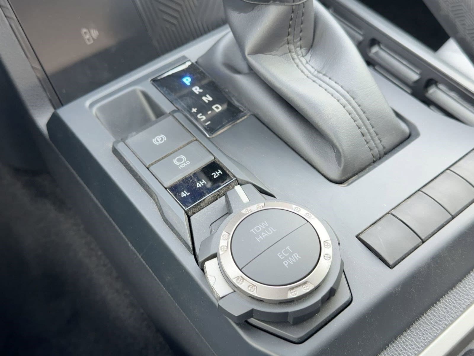 2025 Toyota Tacoma SR5 - Photo 25