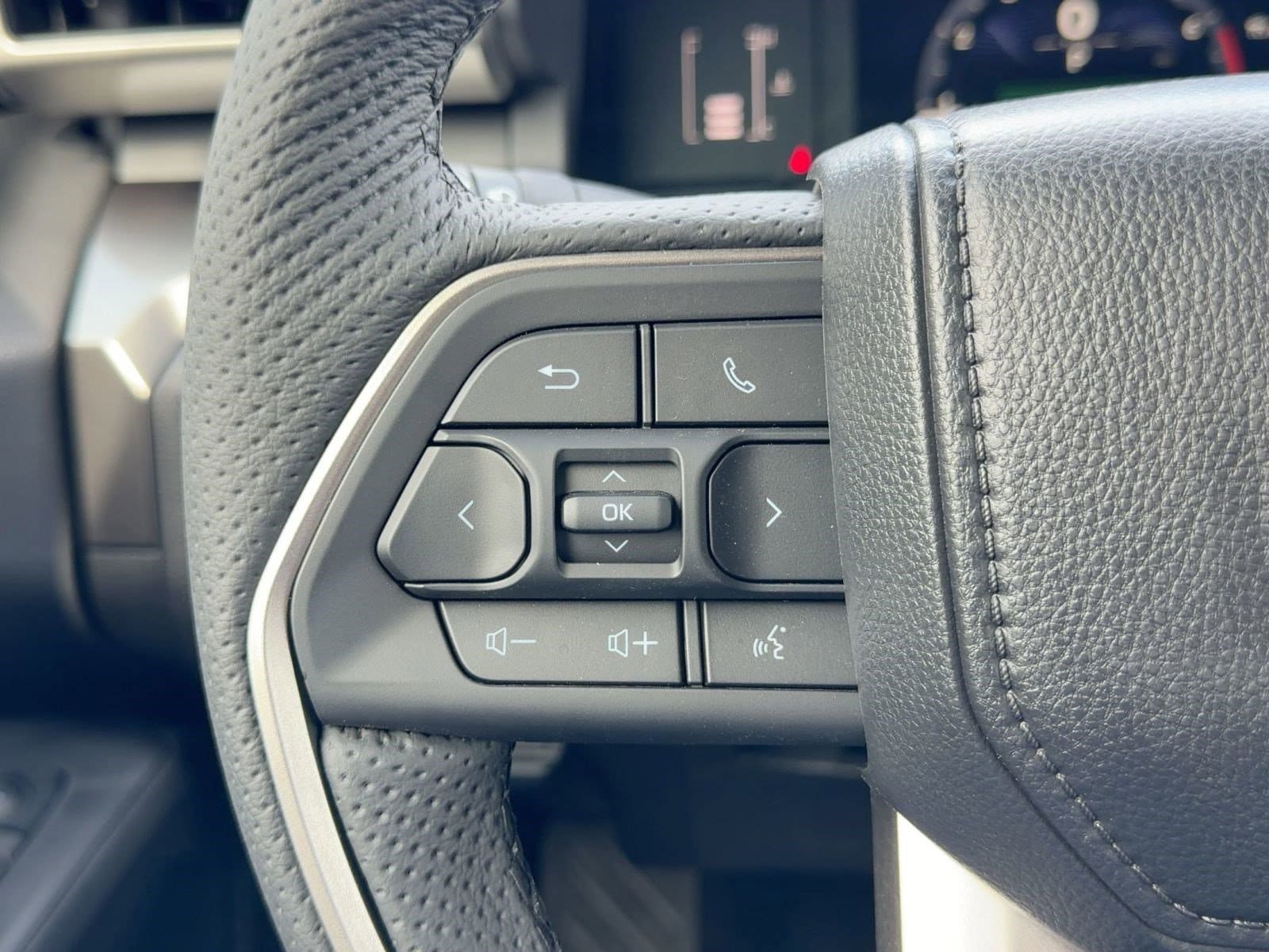 2025 Toyota Tacoma SR5 - Photo 27