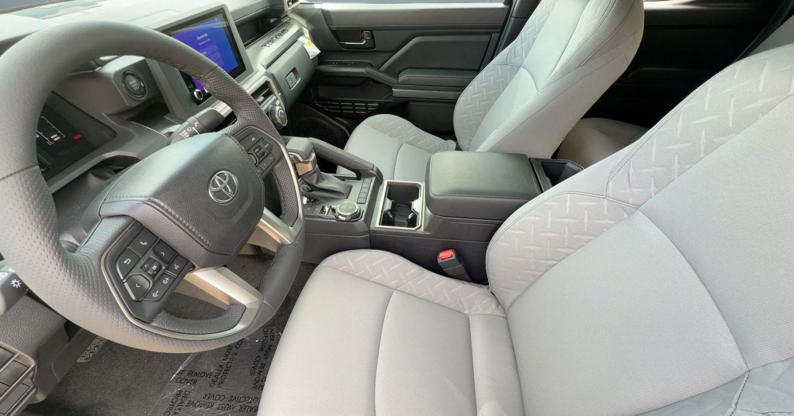 2025 Toyota Tacoma SR5 - Photo 19