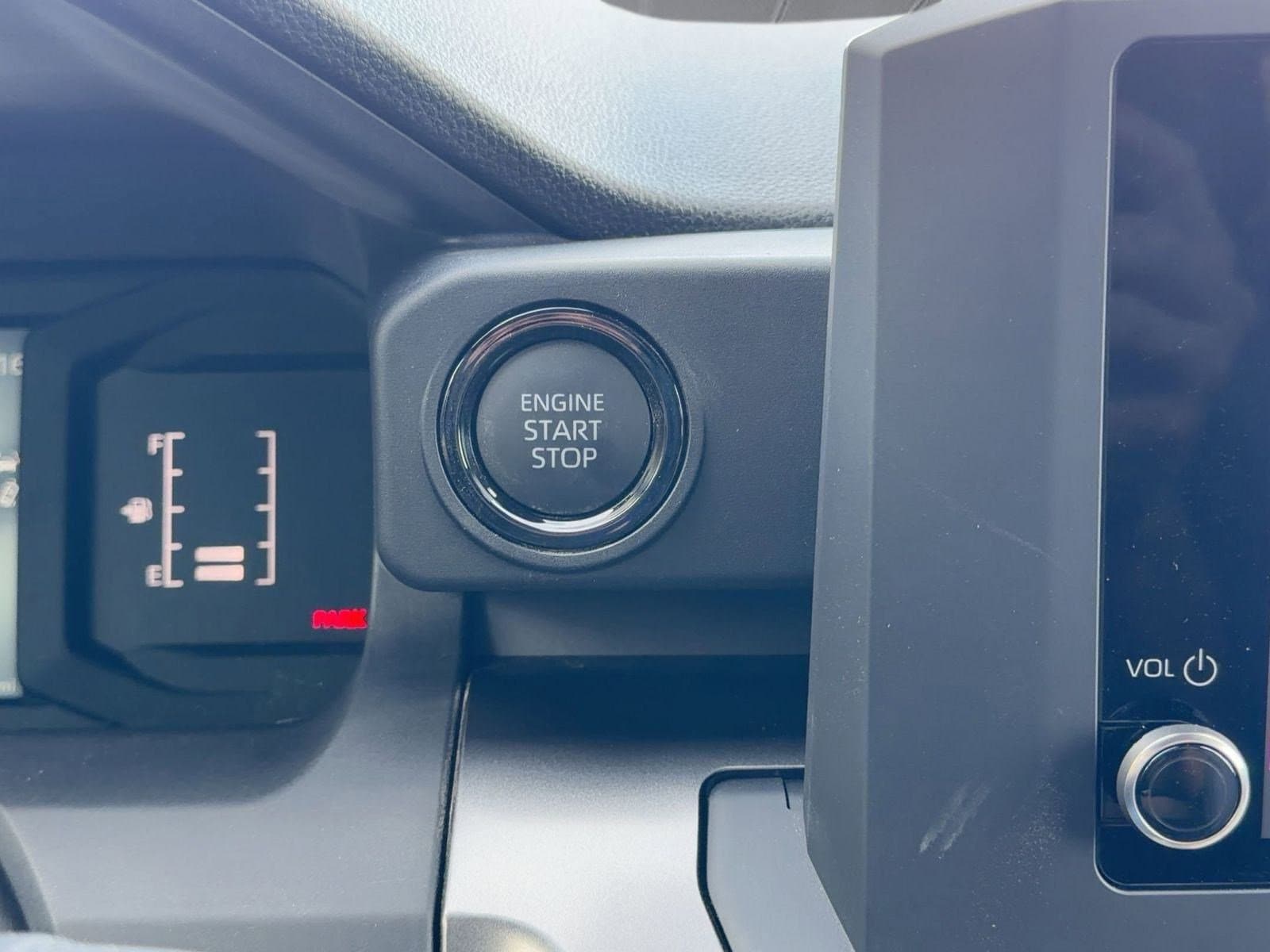 2025 Toyota Tacoma SR5 - Photo 26