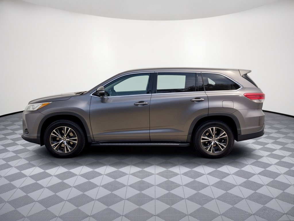 Used 2018 Toyota Highlander LE with VIN 5TDZARFH0JS037828 for sale in Mount Pleasant, TX
