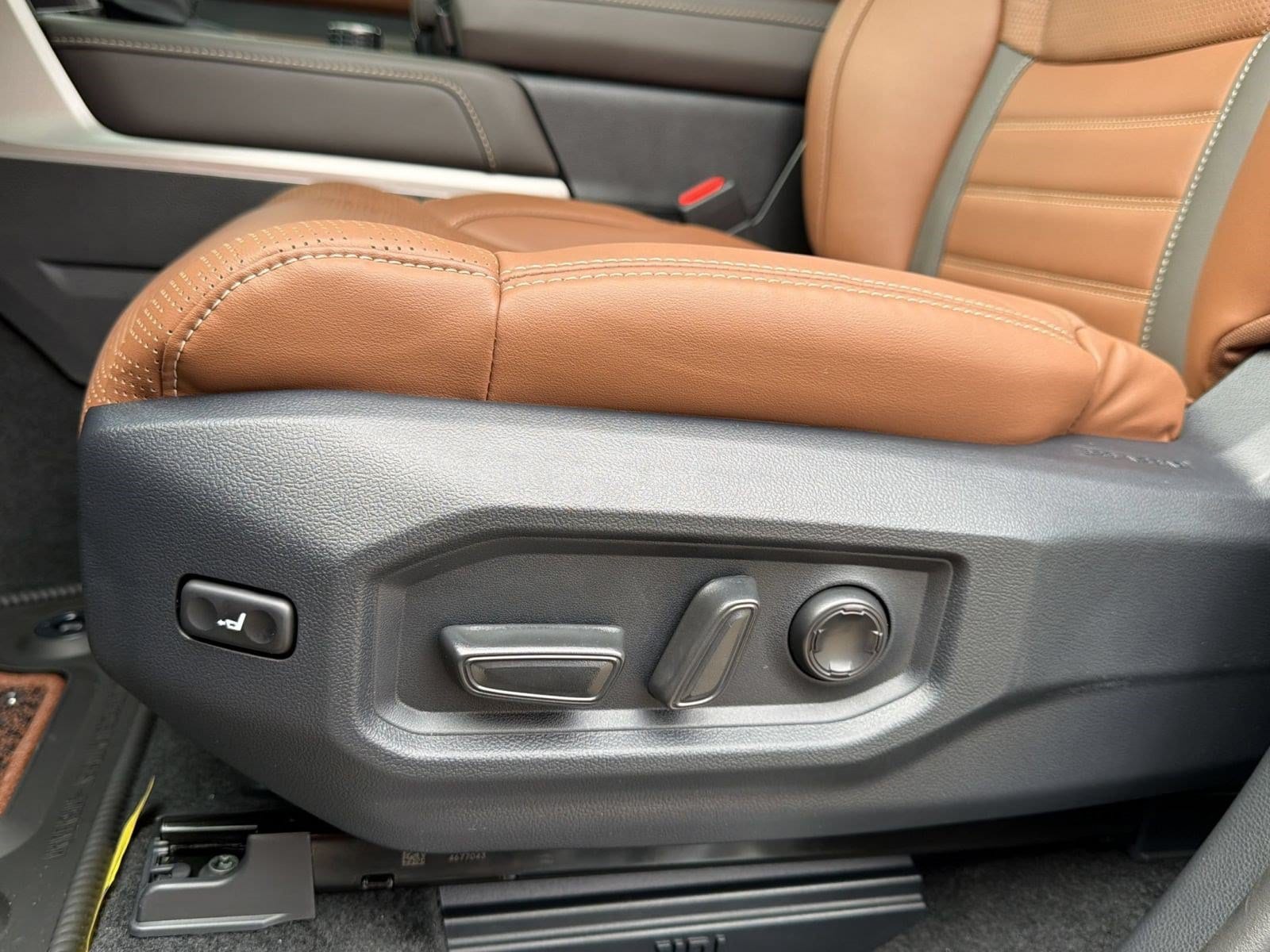 2026 Toyota Tundra 1794 Edition - Photo 14