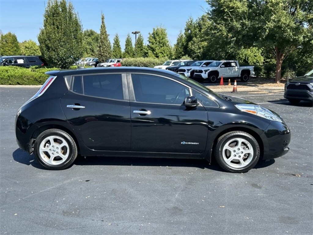 Used 2014 Nissan LEAF SV Hatchback