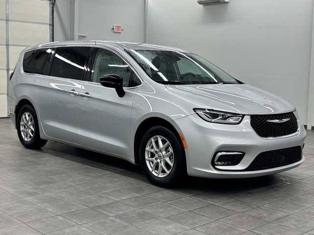 2024 Chrysler Pacifica Van Passenger Van 