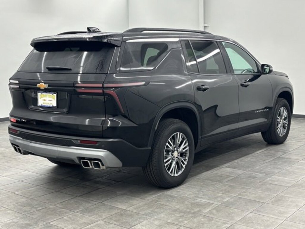 Used 2025 Chevrolet Traverse LT SUV