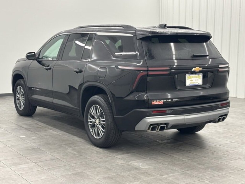 Used 2025 Chevrolet Traverse LT SUV