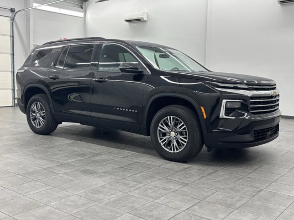 Used 2025 Chevrolet Traverse LT SUV