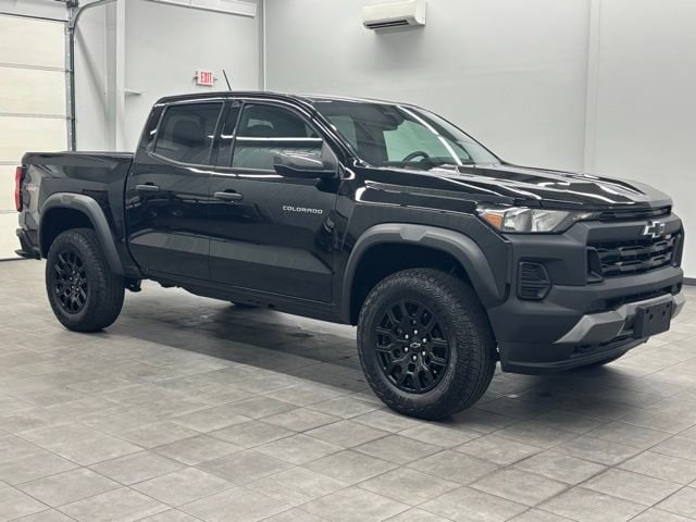 2025 Chevrolet Colorado Truck Crew Cab 