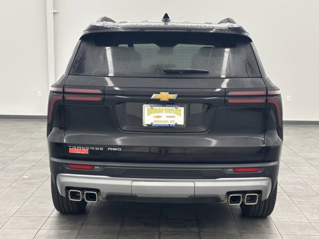 Used 2025 Chevrolet Traverse LT SUV