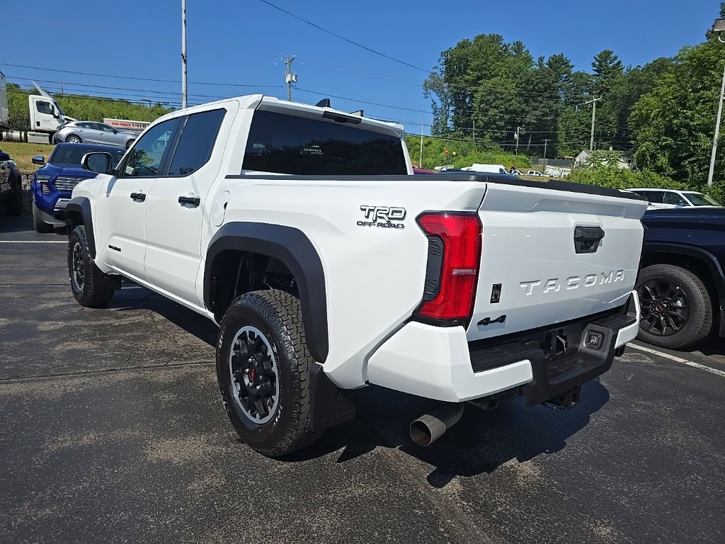 2025 Toyota Tacoma TRD Off-Road photo 3