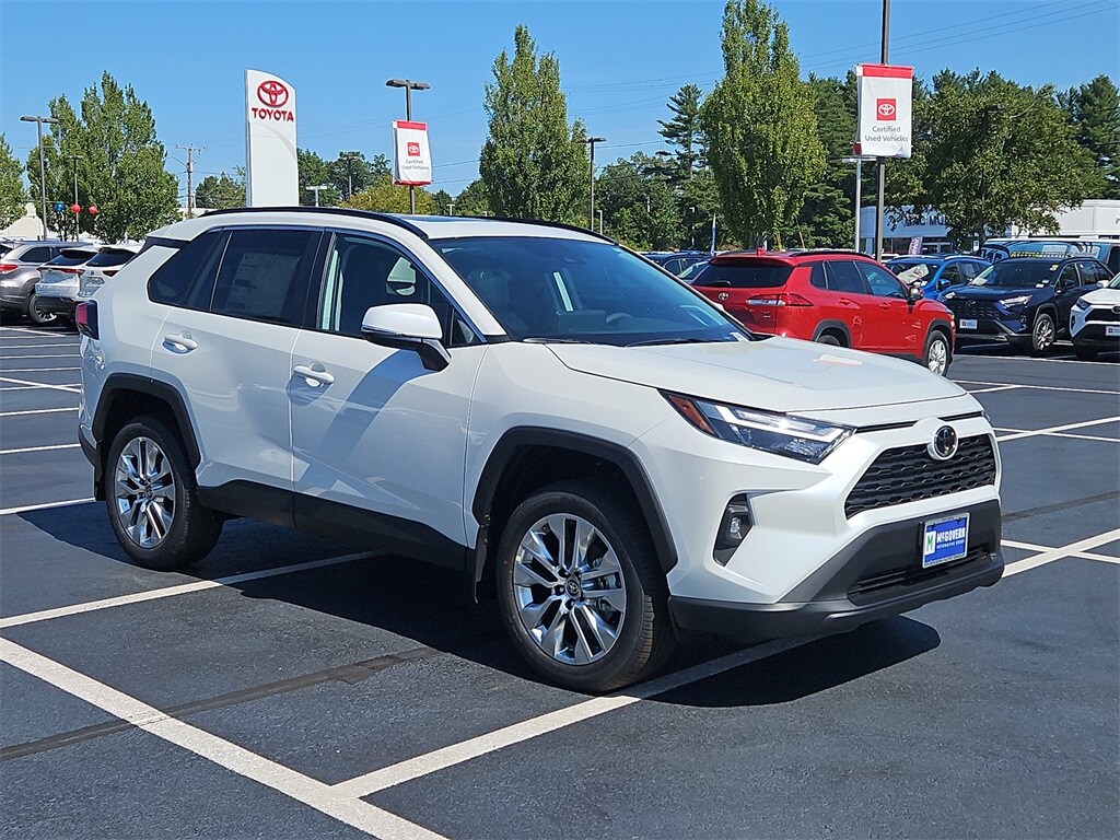 2025 Toyota RAV4 XLE Premium photo 3