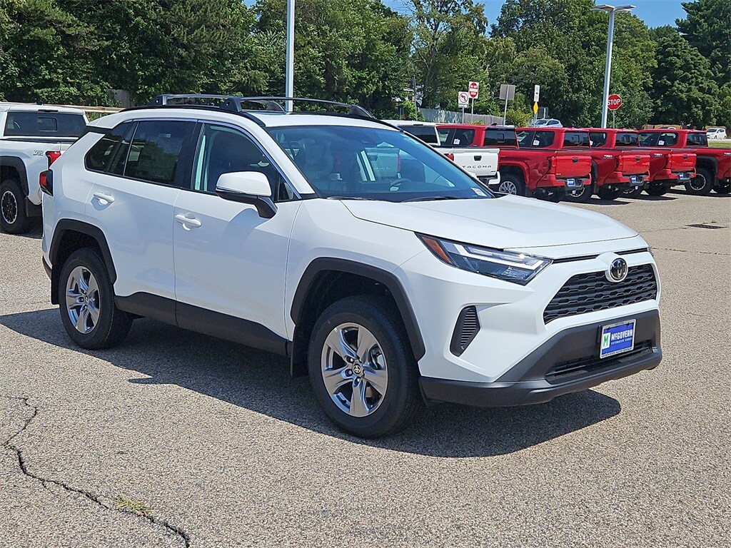 2025 Toyota RAV4 XLE photo 2