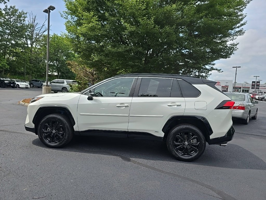 2022 Toyota RAV4 Hybrid XSE photo 2