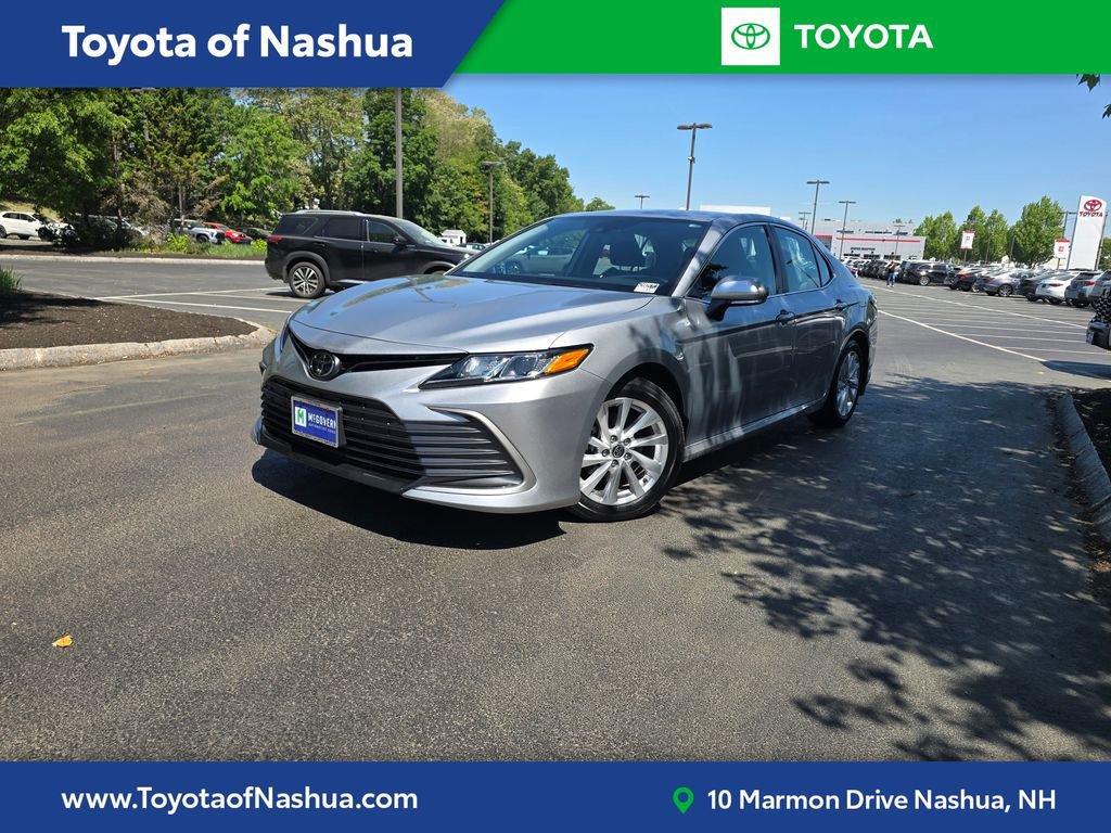 2023 Toyota Camry LE's photo