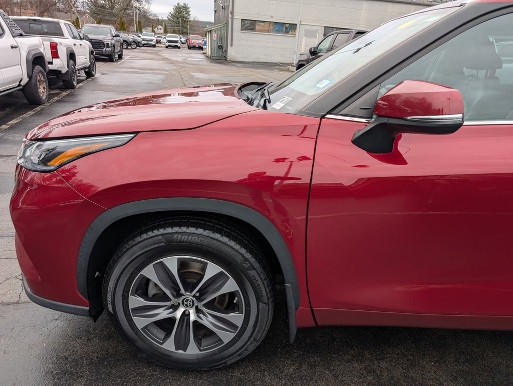 Used 2021 Toyota Highlander XLE Sport Utility