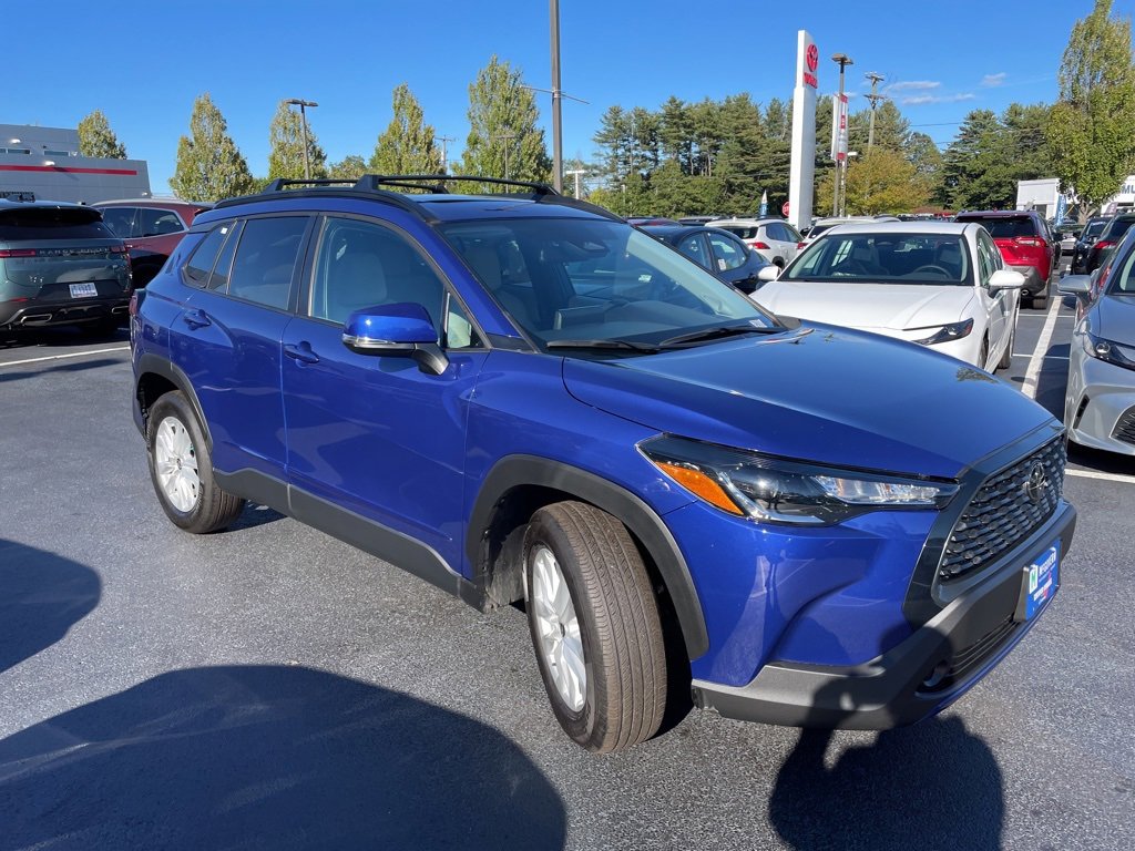 2024 Toyota Corolla Cross LE photo 3