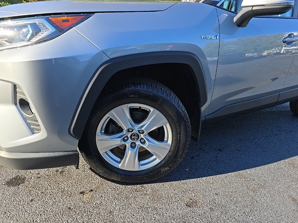 2020 Toyota RAV4 Hybrid XLE photo 2