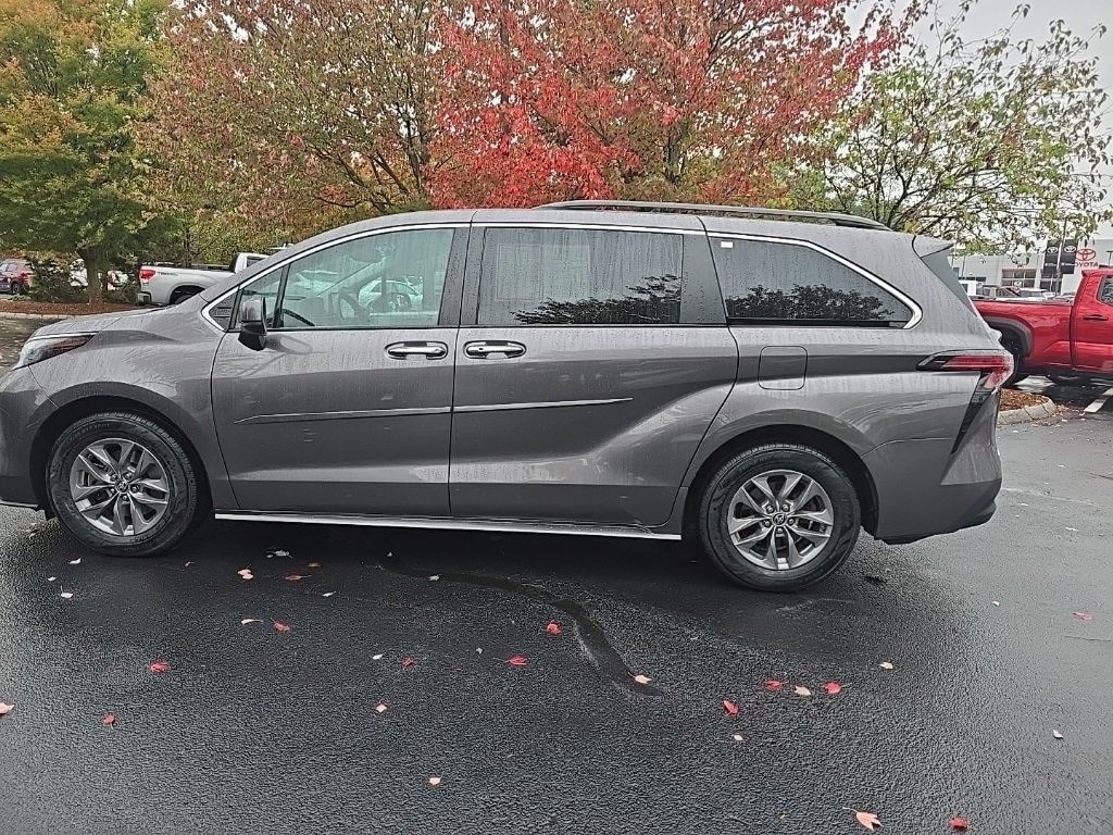 Used 2022 Toyota Sienna XLE Passenger Van
