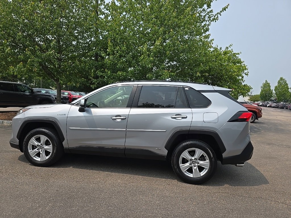 2020 Toyota RAV4 Hybrid XLE photo 3