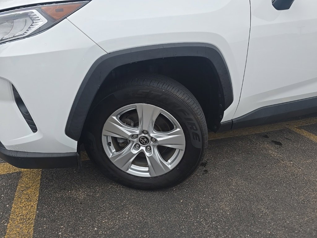 2021 Toyota RAV4 XLE photo 2