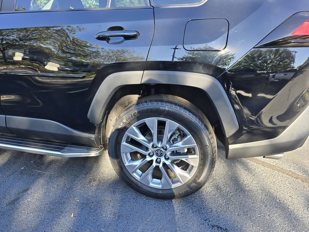 2022 Toyota RAV4 XLE Premium photo 4