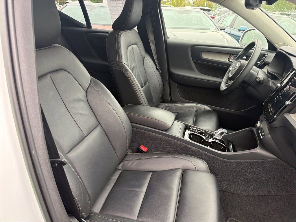 2023 Volvo XC40 Plus - Photo 12