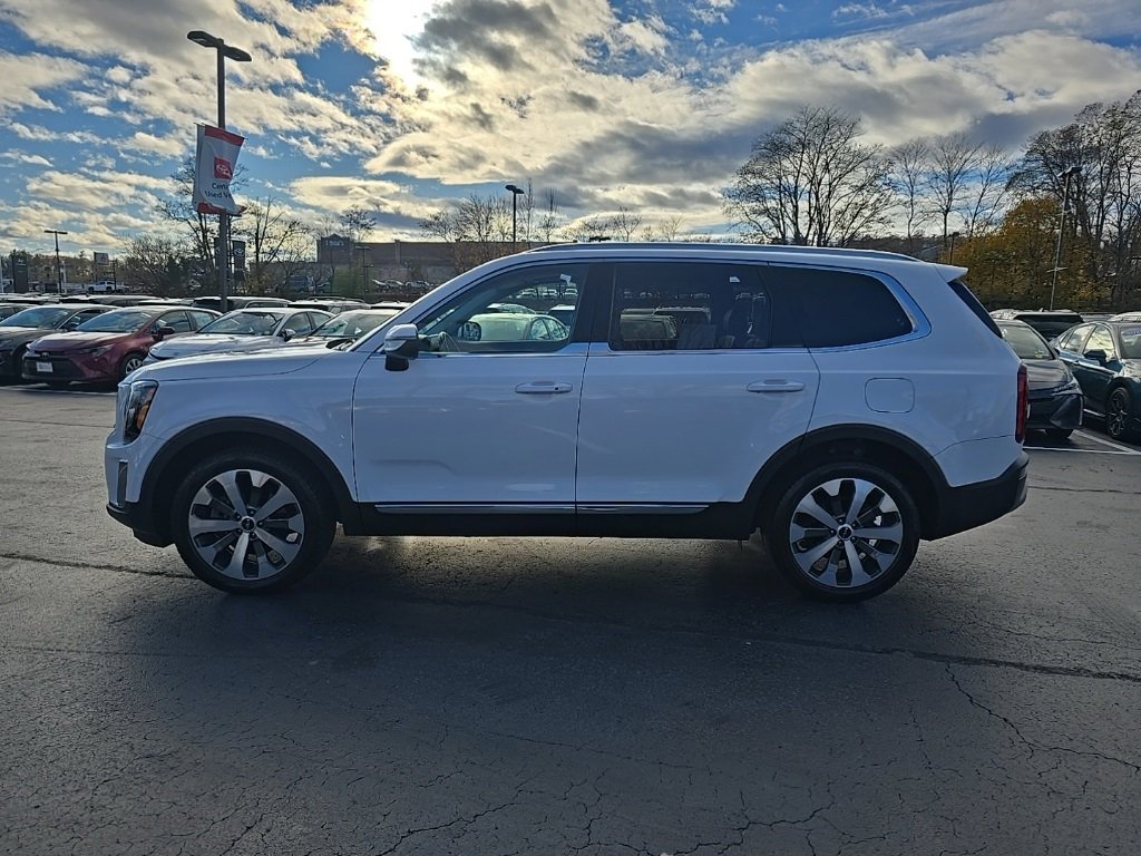 2022 Kia Telluride EX photo 2
