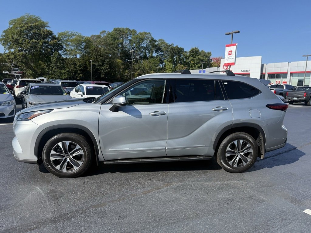 2022 Toyota Highlander XLE photo 2