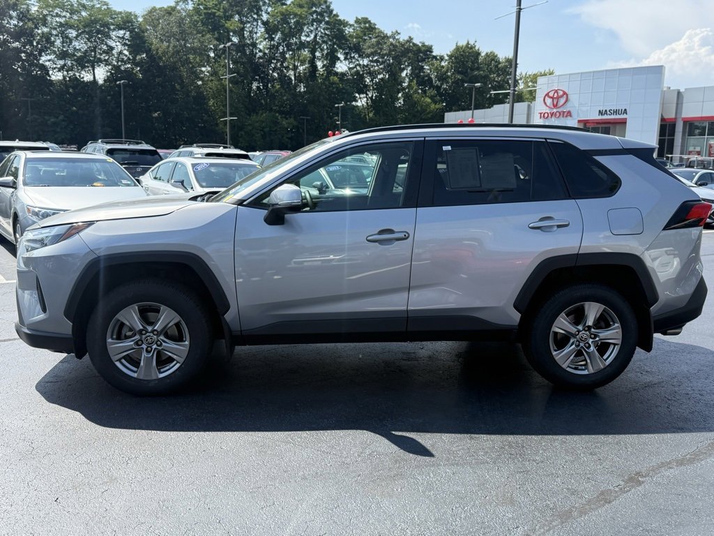 2024 Toyota RAV4 XLE photo 3