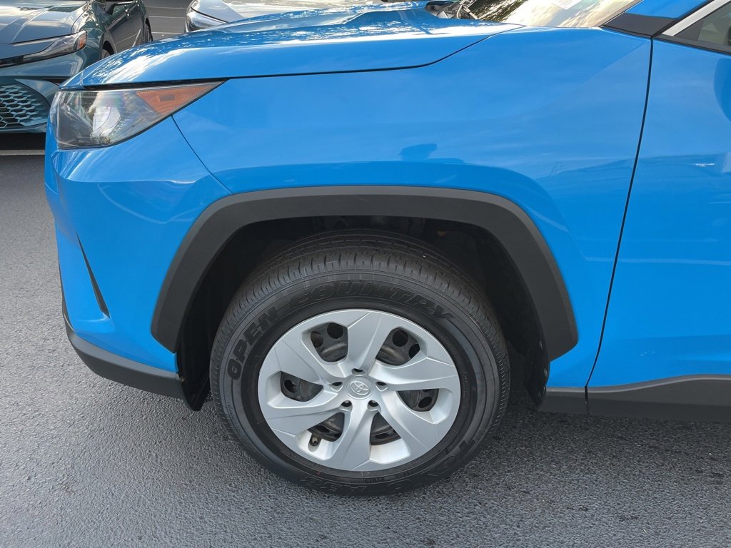 2021 Toyota RAV4 LE photo 3