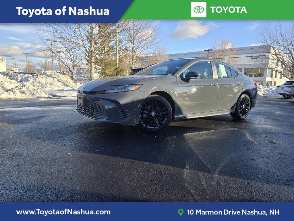 2025 Toyota Camry SE's photo