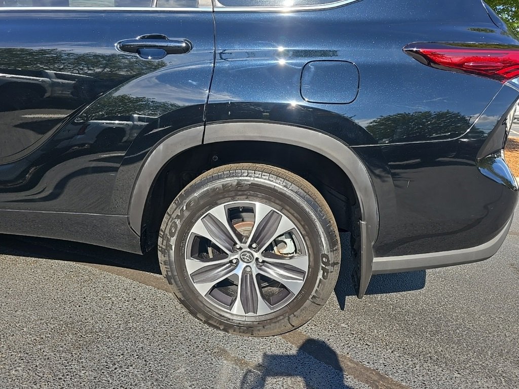 2023 Toyota Highlander XLE photo 3