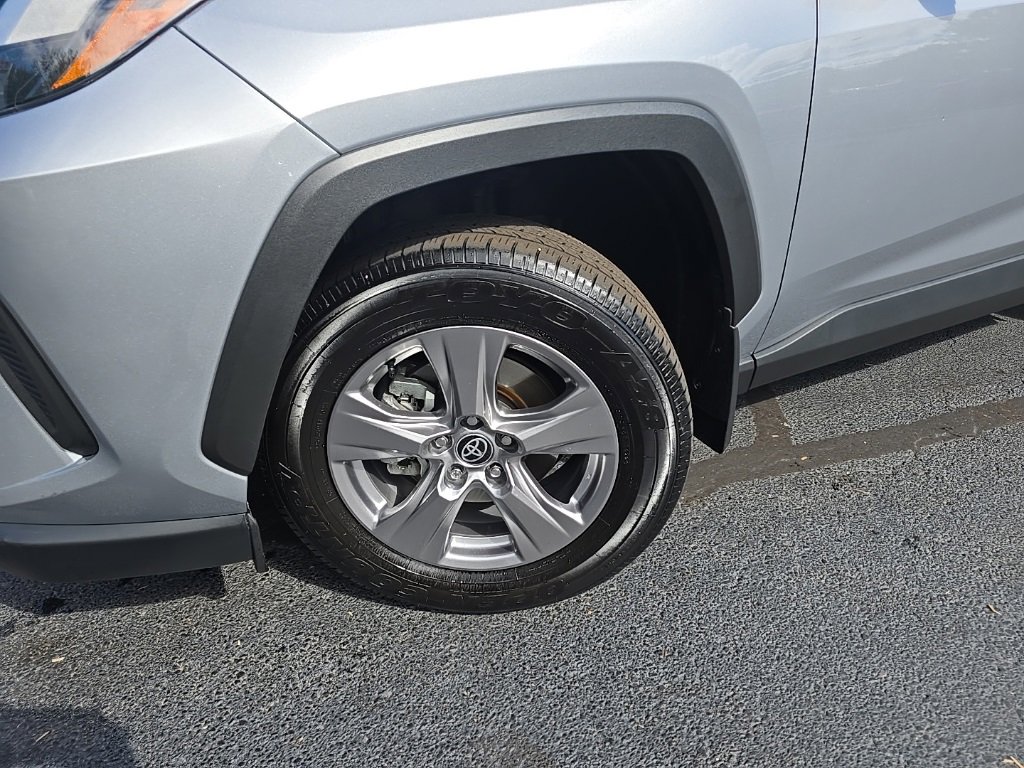 2022 Toyota RAV4 XLE photo 2