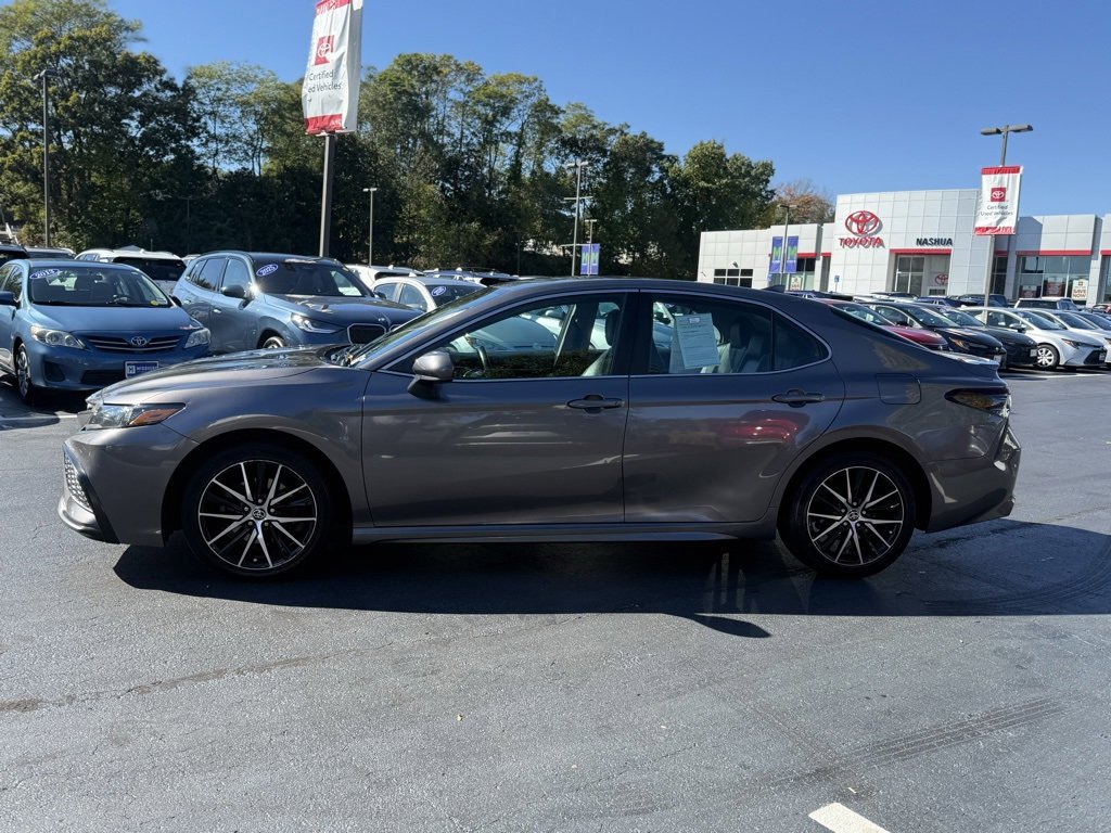 2021 Toyota Camry SE photo 3