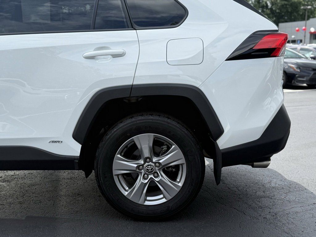 2024 Toyota RAV4 Hybrid XLE photo 4
