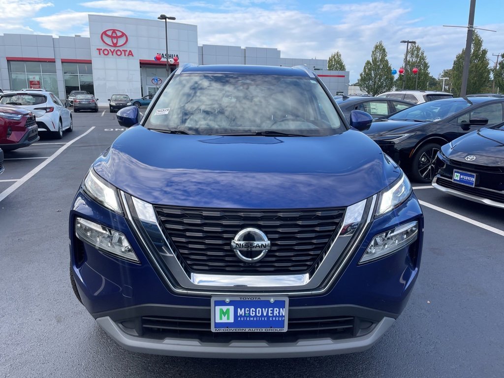 2021 Nissan Rogue SV photo 2
