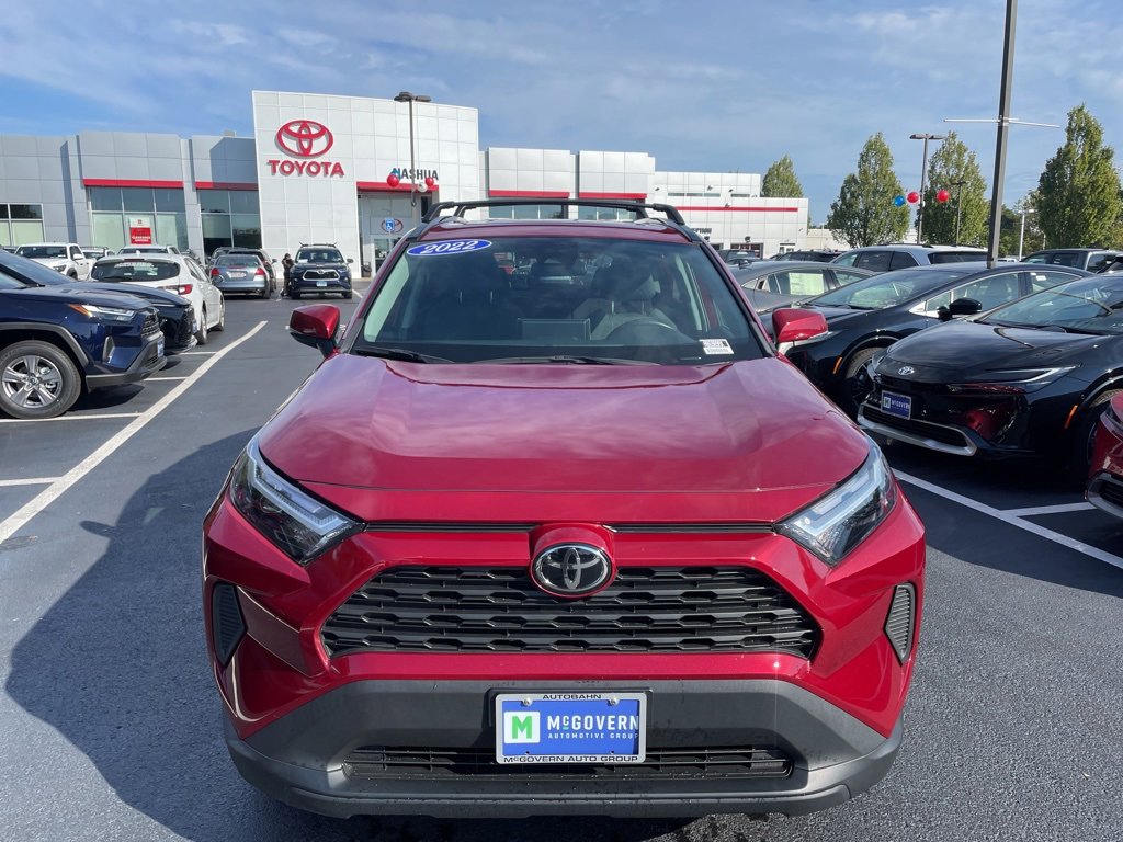 2022 Toyota RAV4 XLE photo 2