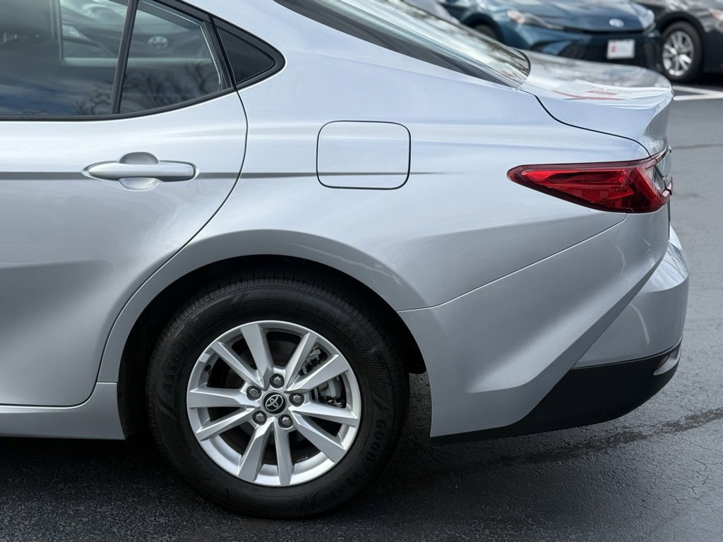 2025 Toyota Camry Hybrid SE photo 4