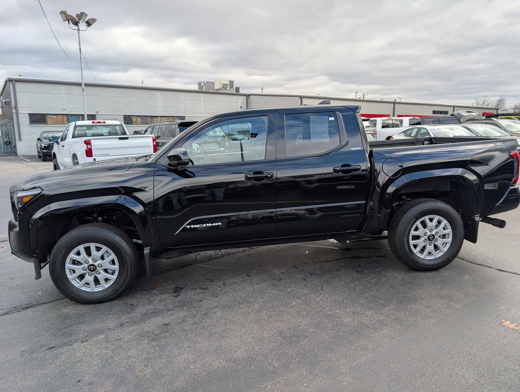 2025 Toyota Tacoma SR5 photo 2